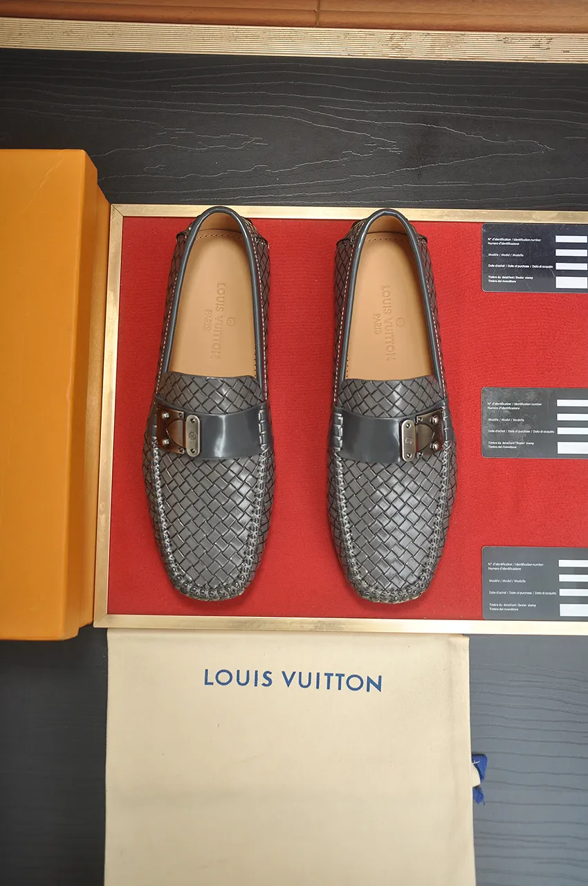 Men's men's shoes💰460💶 [LV Doudou shoes] (water-dyed cowhide lining) new model is on the market, available on the official website. The new Doudou shoes are processed into single-color materials, and the uppers are made of imported woven cowhide material. The body of the shoe is fully hemmed with mark thread, and is lined with imported original cowhide leather. The elegant shoe shape is super suitable for all-matching, and the size is 38-44.